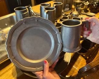 Wilton Armetale Collection - 100 pieces