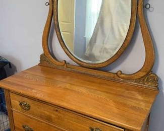 Antique Oakwood Dresser With Mirror