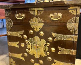 Perfect size Tanzu Cabinet with Key Lucky Frog