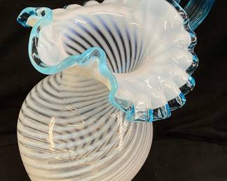 9’’ FENTON OPALESCENT SWIRL GLASS RUFFLED EDGE BLUE CREST PITCHER