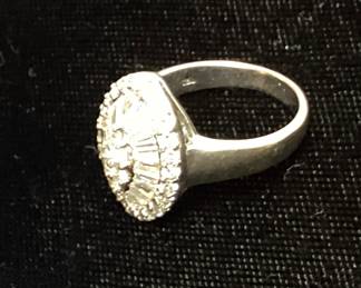 18kt WHITE GOLD & DIAMONDS RING, 8 GRAMS, SIZE 7 EST. 2ct DIAMONDS