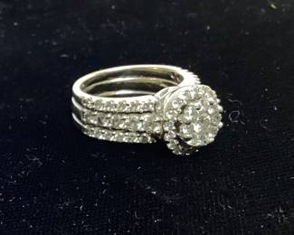 14kt WHIT GOLD DIAMOND RING, 9.5 GRAMS, SIZE 6 1/2 ESTIMATED TOTAL DIAMONDS 2cts of ROUND SMALL