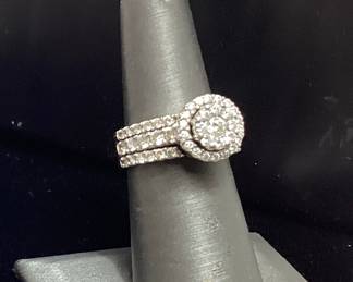 14kt WHIT GOLD DIAMOND RING, 9.5 GRAMS, SIZE 6 1/2 ESTIMATED TOTAL DIAMONDS 2cts of ROUND SMALL