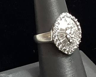 18kt WHITE GOLD & DIAMONDS RING, 8 GRAMS, SIZE 7 EST. 2ct DIAMONDS