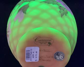 FENTON CENTENNIAL BURMESE DIAMOND OPTIC POPPIES VASE SIGNED BY BILL FENTON & D. ROBINSON