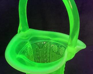 7’’ FENTON BUTTERFLY & BERRY URANIUM GLASS BASKET