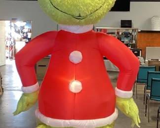 9’ PRE-LIT INFLATABLE DR. SEUSS GRINCH w BOX