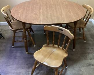 MID CENTURY OAK DINING TABLE & 4 CHAIRS