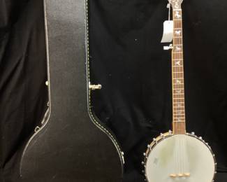 CUSTOM BUILT OPEN BACK CLAW HAMMER 5 STRING BANJO BUILT BY NOTABLE BANJO BUILDER ROY SOWERS OF THOMASVILLE, NC. HANDCRAFTED HARDWOOD TONE RING, GOOD VOLUME, GREAT SOUND