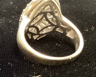 18kt WHITE GOLD & DIAMONDS RING, 8 GRAMS, SIZE 7 EST. 2ct DIAMONDS