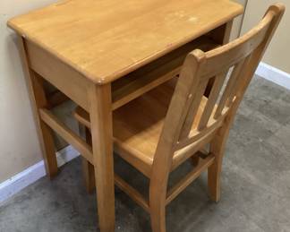 VTG. MAPLE WOOD SCHOOL DESK & CHAIR