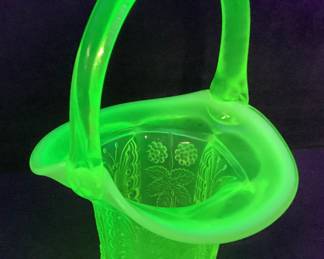 7’’ FENTON BUTTERFLY & BERRY URANIUM GLASS BASKET