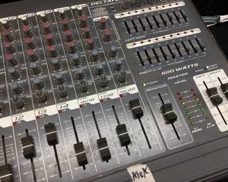 PEAVEY XR1600F 20 CHANNEL 3x200 WATTS TRI-POWERED MIXING BOARD CONSOLE