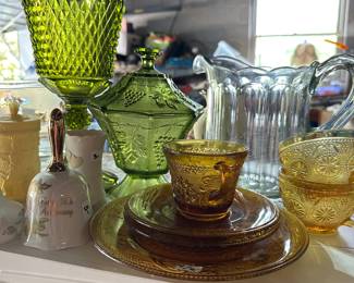 Assorted vintage glassware
