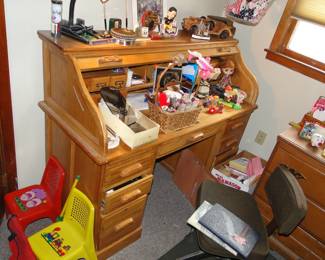 Rolltop desk, vintage bric-a-brac