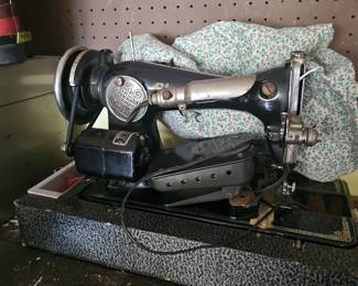 vintage sewing machine, no carrier