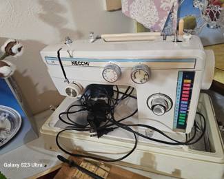sewing machine, has carrying case