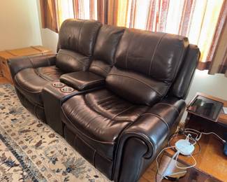 COMFY electric reclining couch