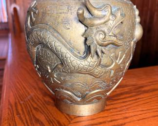 Antique Chinese Dragon Pot
Brass with two dragons.
Pot is very heavy "8 1/2" tall.
There is one very old repair please see pictures.
