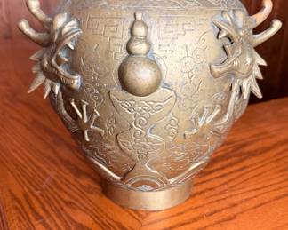 Antique Chinese Dragon Pot
Brass with two dragons.
Pot is very heavy "8 1/2" tall.
There is one very old repair please see pictures.