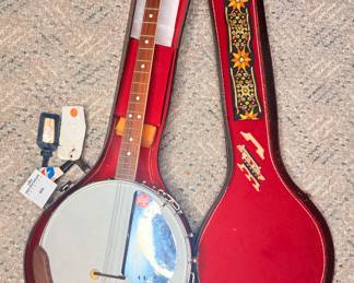 Elton 4 string banjo in case with vintage strap. Very nice condition.