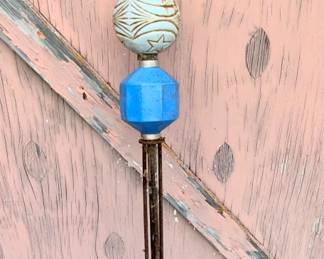 Antique Lightening Rod with Blue Milk Glass & Moon and Starts Balls
condition is great - just needs a cleaning