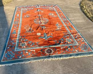 Cathay Pure Wool Rug 11 X 18
Hand Woven in India
XL Authentic Peking Design
Color - Orange/Red/Blue
Design number - 9769
Beautiful Design
Conditon: Great for used conditon - one small stain on the backside of the rug but does not show on the front side.