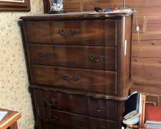 Dresser & lamp, shoes