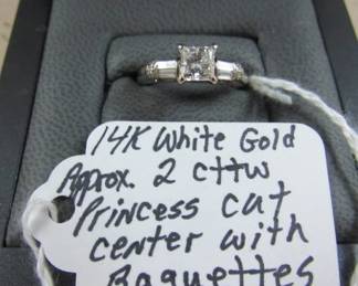 14K Gold Princess Cut Center w/Baguettes Ring