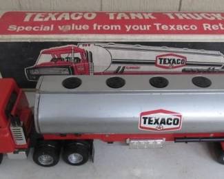 1960's Texaco Tank Truck w/Box