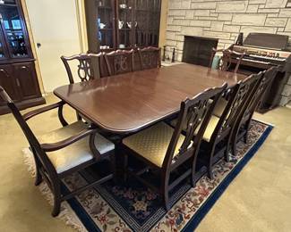 Stunning Ethan Allen dining room suite.