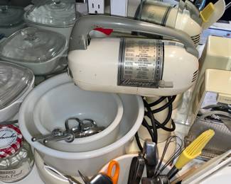 Vintage Dormeyer Mixer W/ Milk Glass Bowls