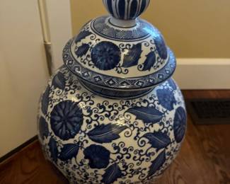 Porcelain jar