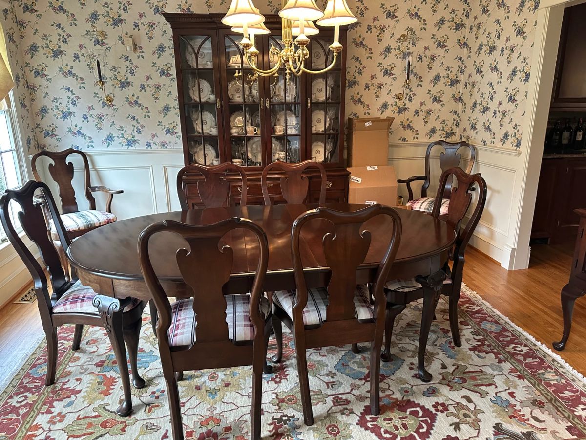 Stratton cherry dining table 8 chairs, 2 leaves and pads