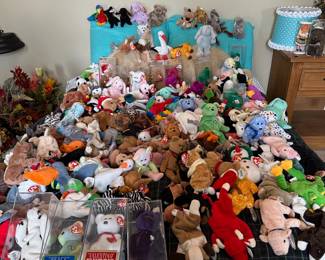 Lots of rare and collectable beanie babies including a Princess Diana with tags