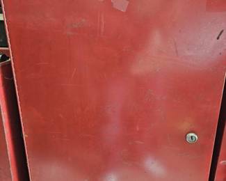 sides of Craftsman tool chest