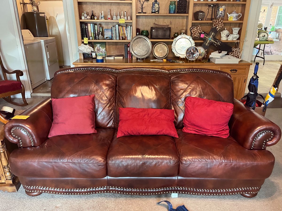 BEAUTIFUL 3 cushion leather sofa