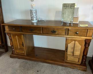 Wonderful, vintage colonial console