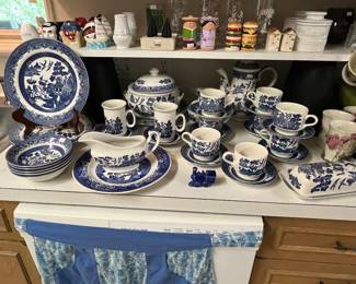 Collection of Churchill "Willow" pattern