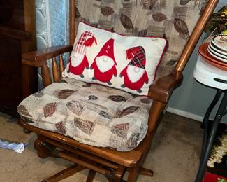 Wonderful glider rocker w/ swivel base!