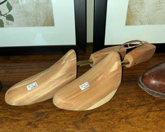 Shoe stretchers