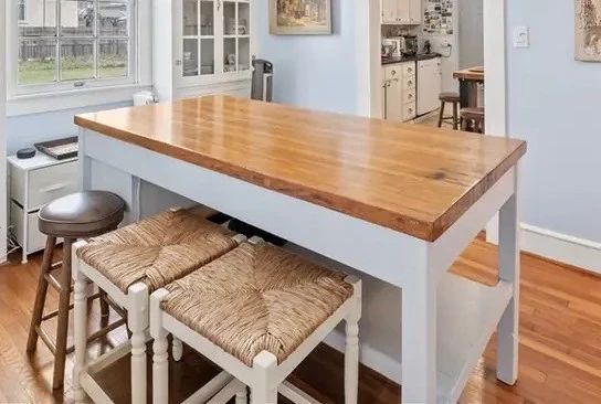Very nice breakfast table with 4 Raton chairs, table has drawers on each side. Made from recycled wood. Heavy thick top with 30-inch drawers.