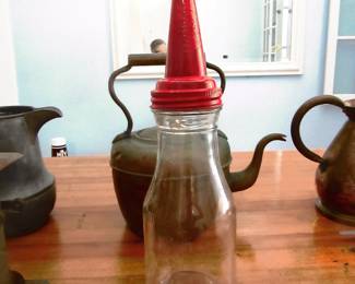 Vintage 1 quart oil jar with filler top, 1950's.