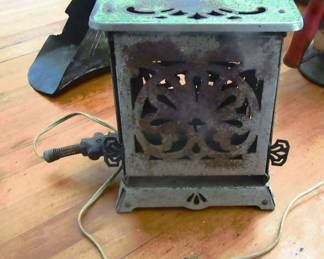 Vintage 1930's 40's deco toaster with electric cord. Item sold as display only, not sure if it works, I am not going to plug it in.
