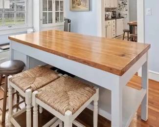 Very nice breakfast table with 4 Raton chairs, table has drawers on each side.