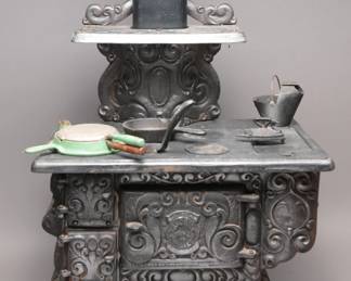 Vintage Dolly’s Favorite Cast Iron Salesman Sample
