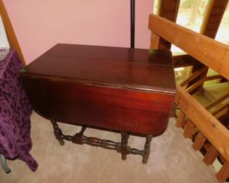 ANTIQUE GATELEG TABLE