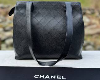 Chanel black calfskin matelasse caviar flat quilted shoulder bag.
Authentication verified.