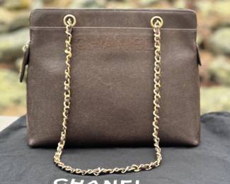 Chanel brown caviar logo shoulder bag.
Authenticated.