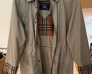 Laadies Burberry coat